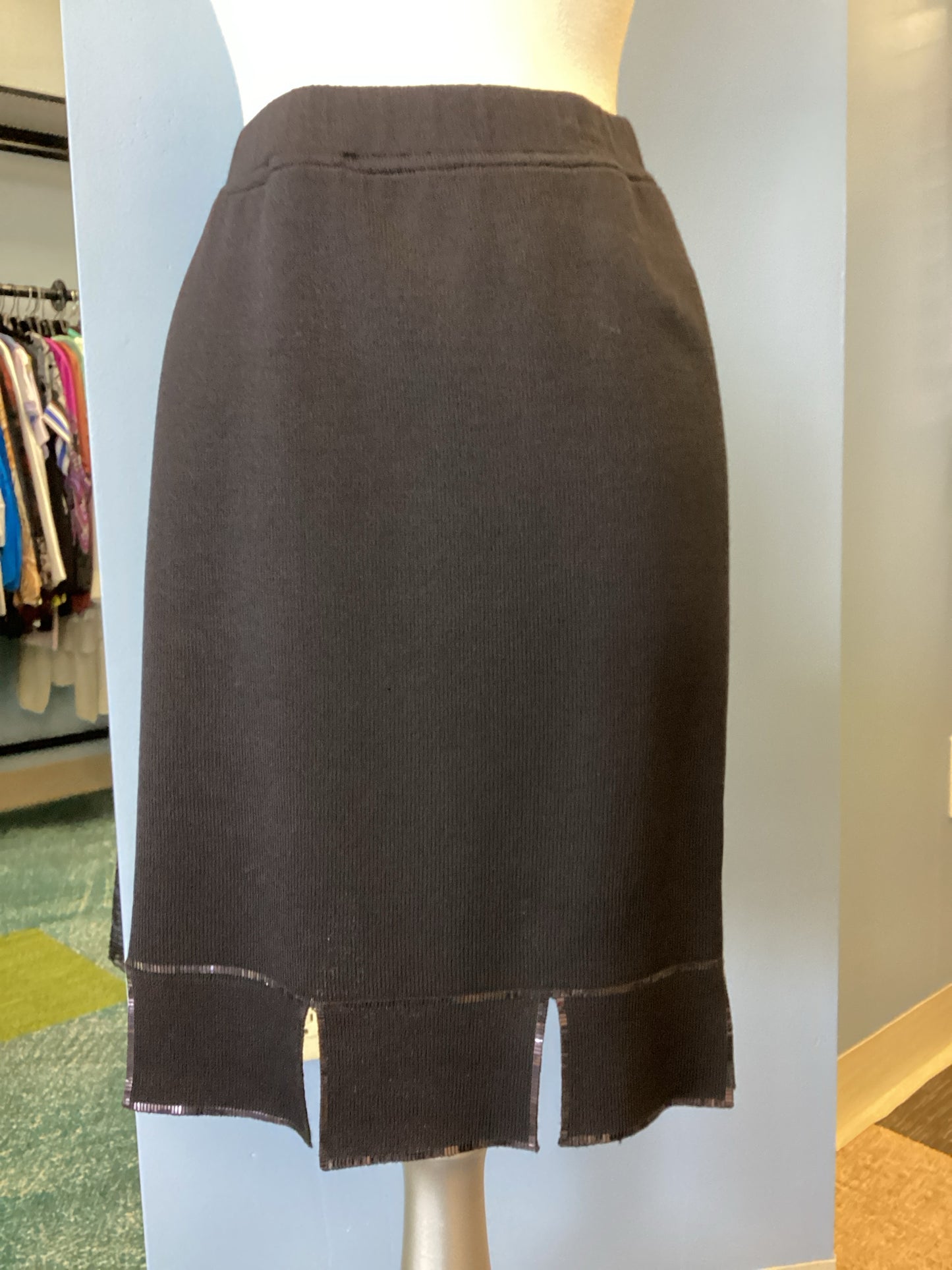 St. John Size 8 Black Skirt