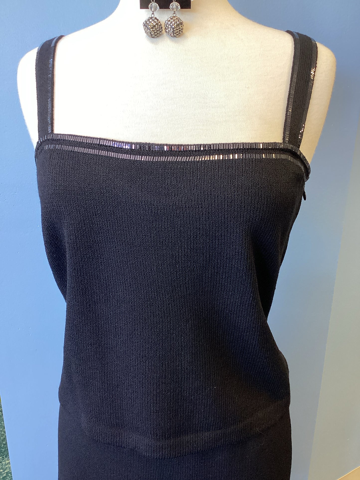 St. John Size 6 Black Tank